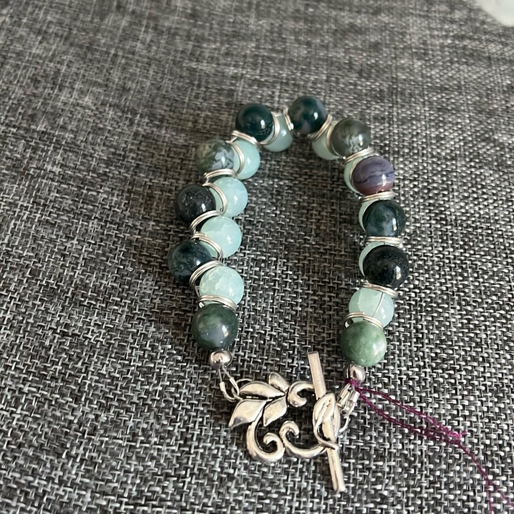 Glass multi toned green crackled beaded ornate leaf silver toggled bracelet